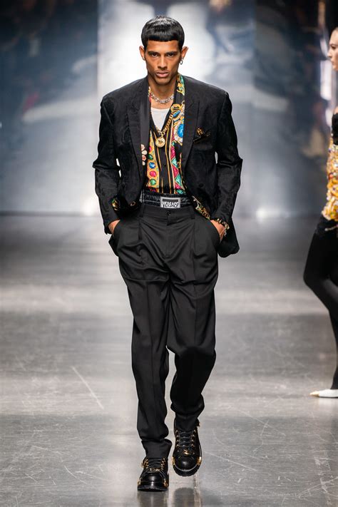 versace cropped trousers for men fall winter 2019|Versace Fall 2019 Menswear Collection .